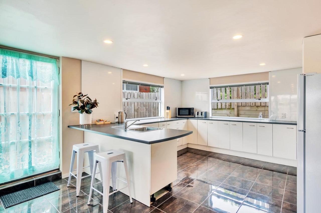Sunny Side Getaway With Parking And Aircon Villa Auckland Buitenkant foto